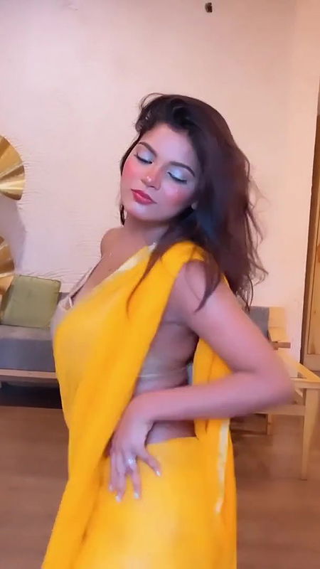 SEDUCTION FILLED BABE SEXY IN YELLOW SAREE BACKLESS HOTNESS