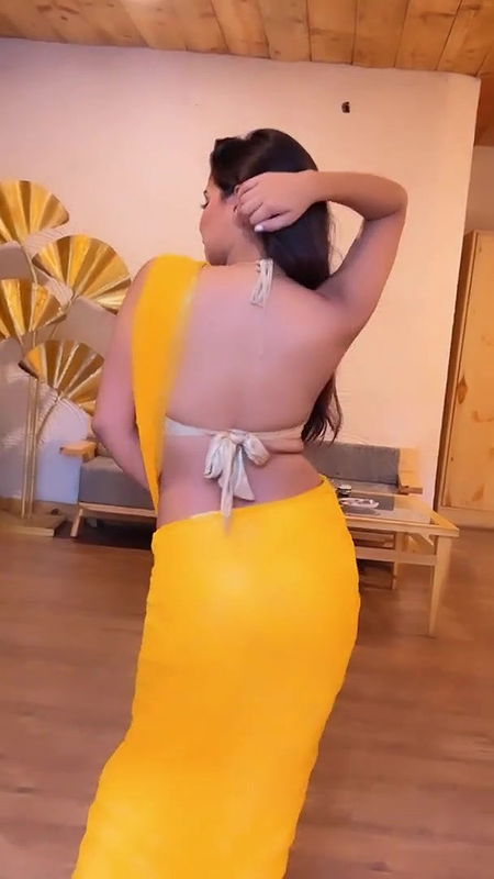 SEDUCTION FILLED BABE SEXY IN YELLOW SAREE BACKLESS HOTNESS