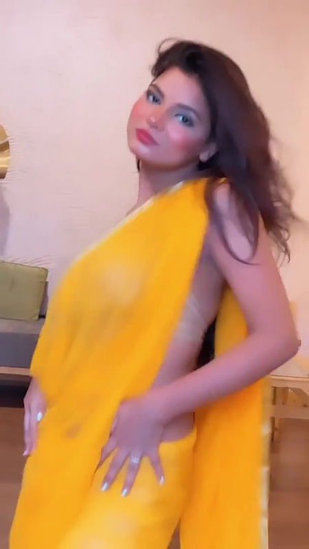 SEDUCTION FILLED BABE SEXY IN YELLOW SAREE BACKLESS HOTNESS