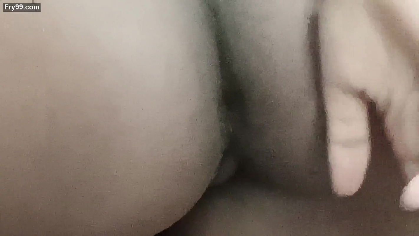 Sapna didi apni chut me ungli kar rahi hai