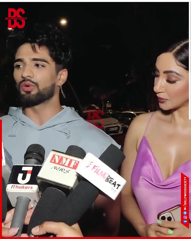 intentionally lower her dress and shows her big and oily cleavage,,