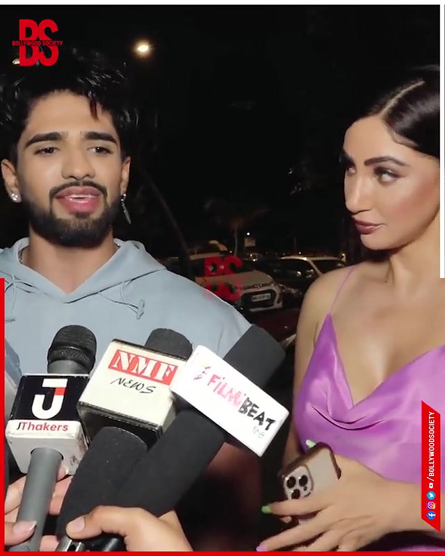 intentionally lower her dress and shows her big and oily cleavage,,