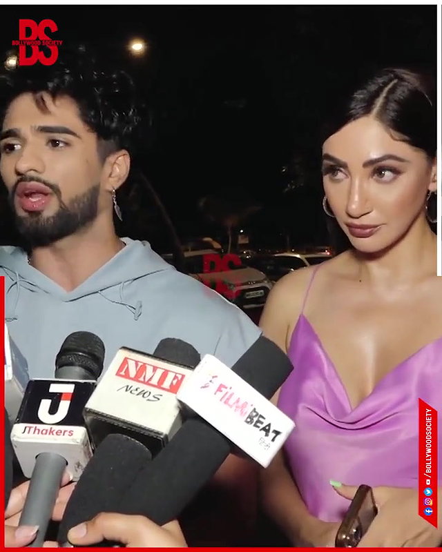 intentionally lower her dress and shows her big and oily cleavage,,