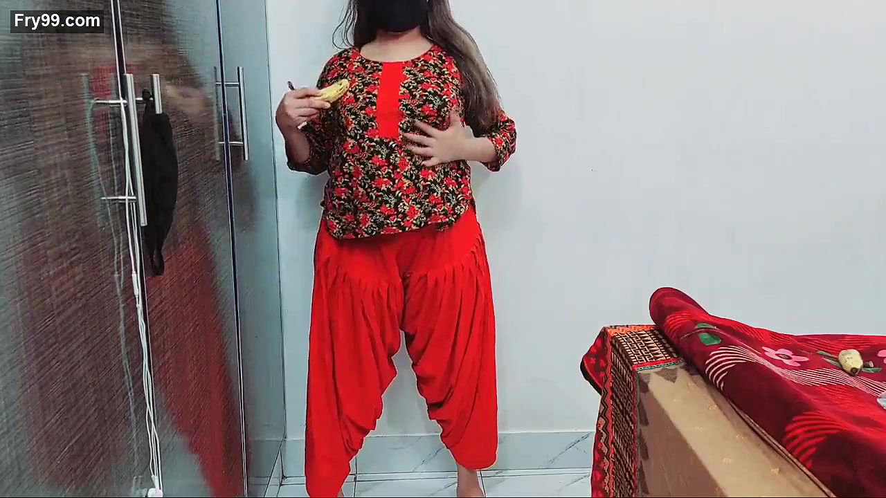 Pakistani Bhabi Teasing Her Boyfriend On Video Call