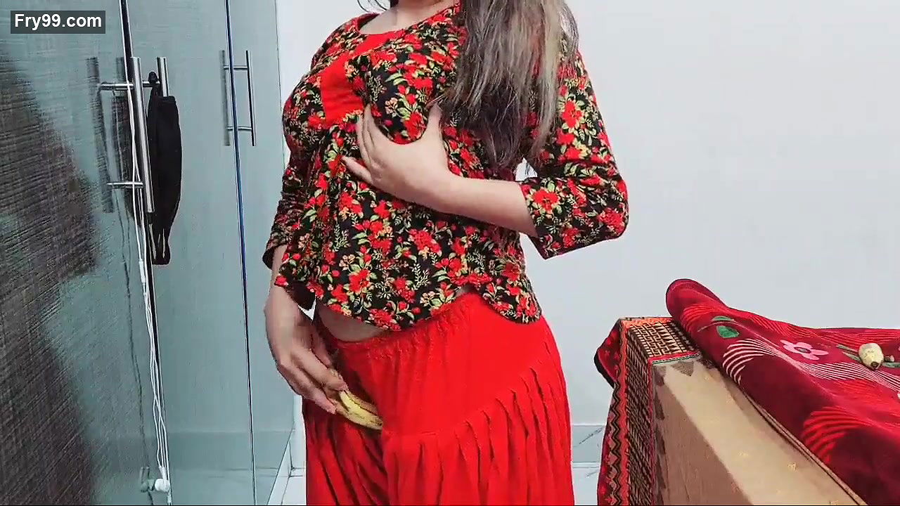 Pakistani Bhabi Teasing Her Boyfriend On Video Call