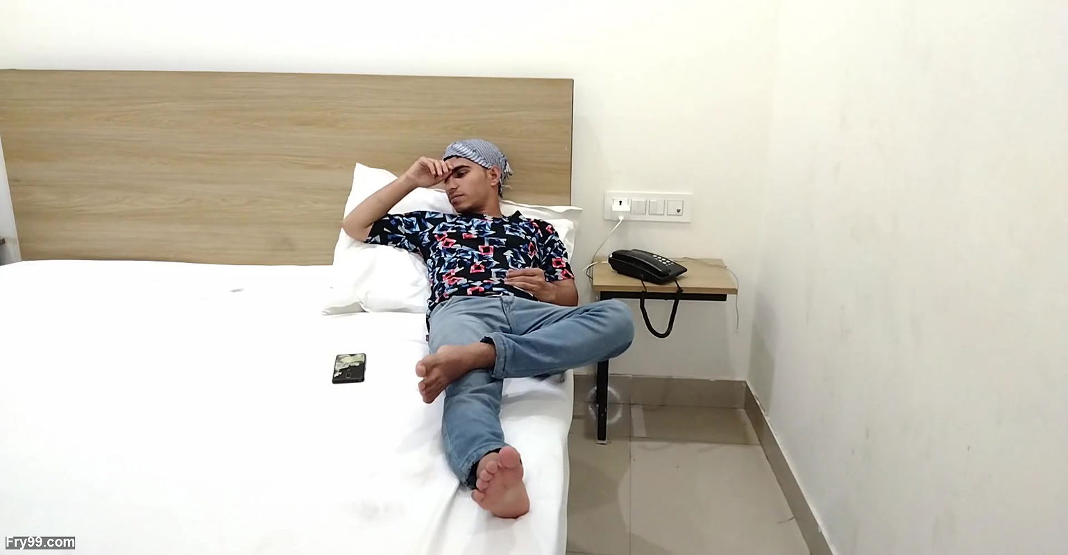 Oyo hotel ke malkin ko pel ke boor faar diya