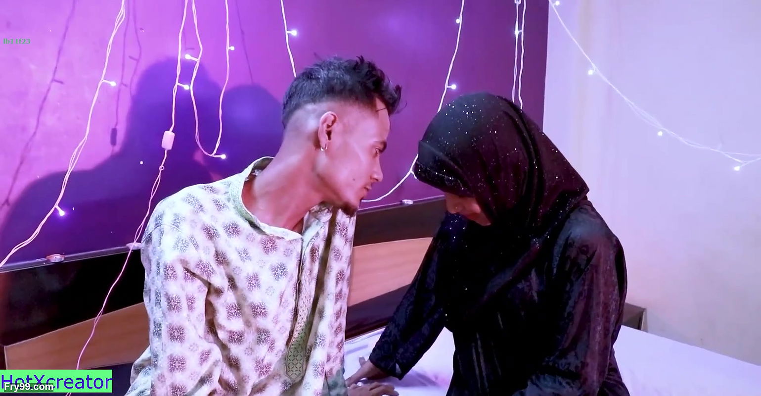 Indian Hijab Girl first Suhag rat Sex! With Clear romantic talking