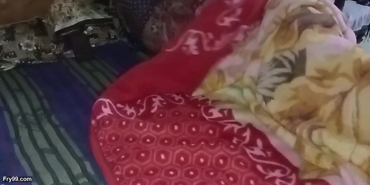 Sardiyo me sex ka mja, Lalita bhabhi ne apne pati ke sath milkar apni choot ki jabardast thukai karai