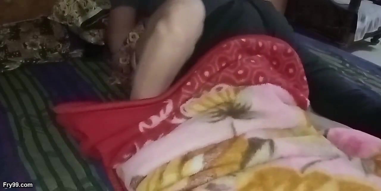 Sardiyo me sex ka mja, Lalita bhabhi ne apne pati ke sath milkar apni choot ki jabardast thukai karai