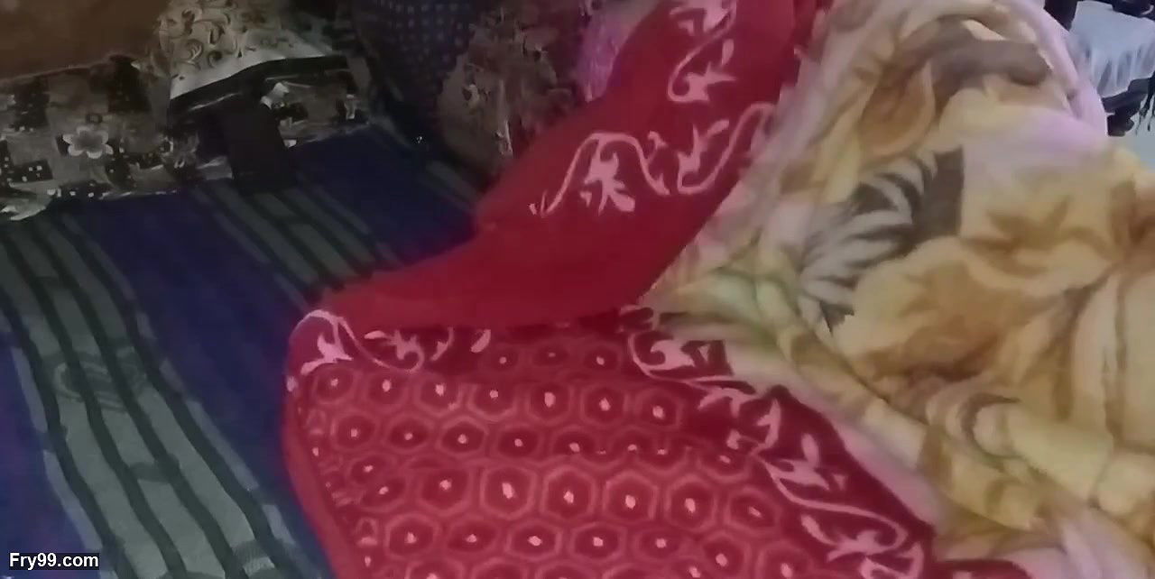 Sardiyo me sex ka mja, Lalita bhabhi ne apne pati ke sath milkar apni choot ki jabardast thukai karai