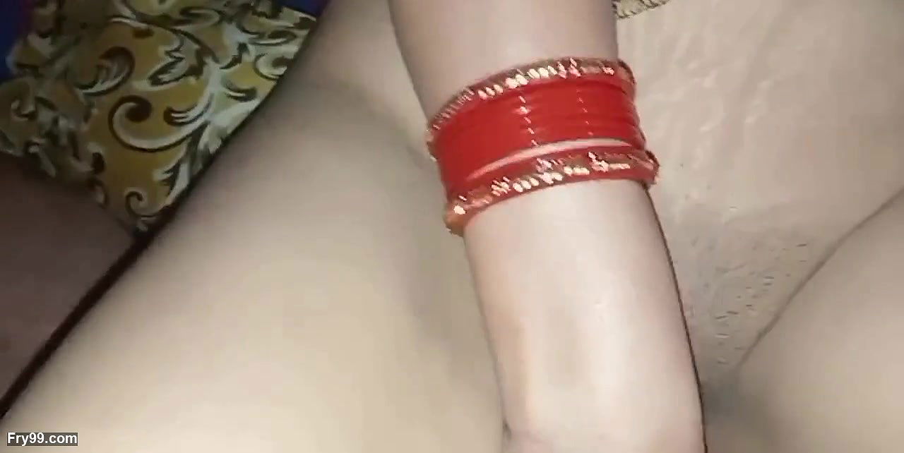 Sardiyo me sex ka mja, Lalita bhabhi ne apne pati ke sath milkar apni choot ki jabardast thukai karai