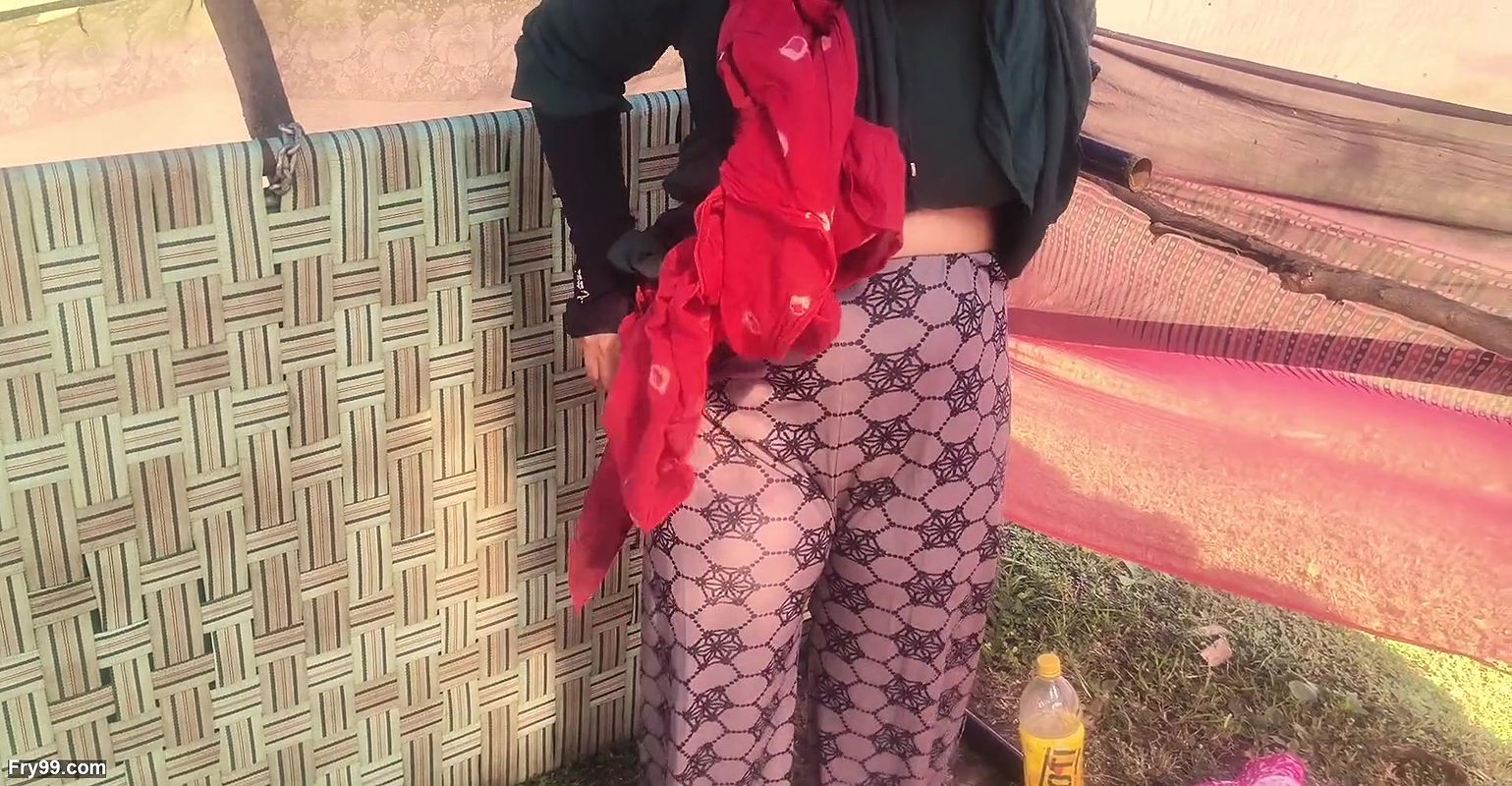 Indian village aunty fucked in Field by her son’s friend hot desi Hindi sex video