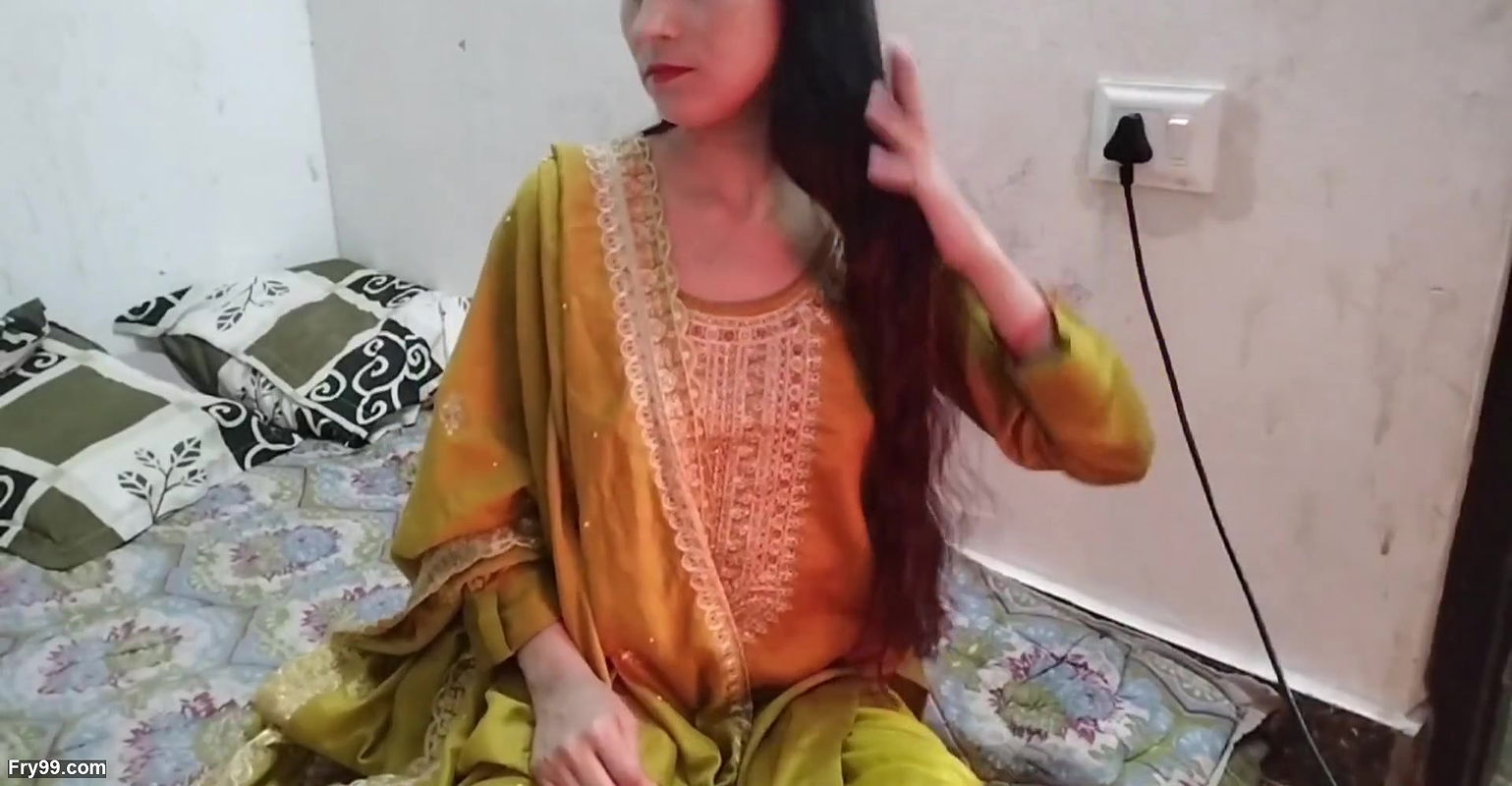 Indian Step Sister Ka apne samne kapra kholbaya