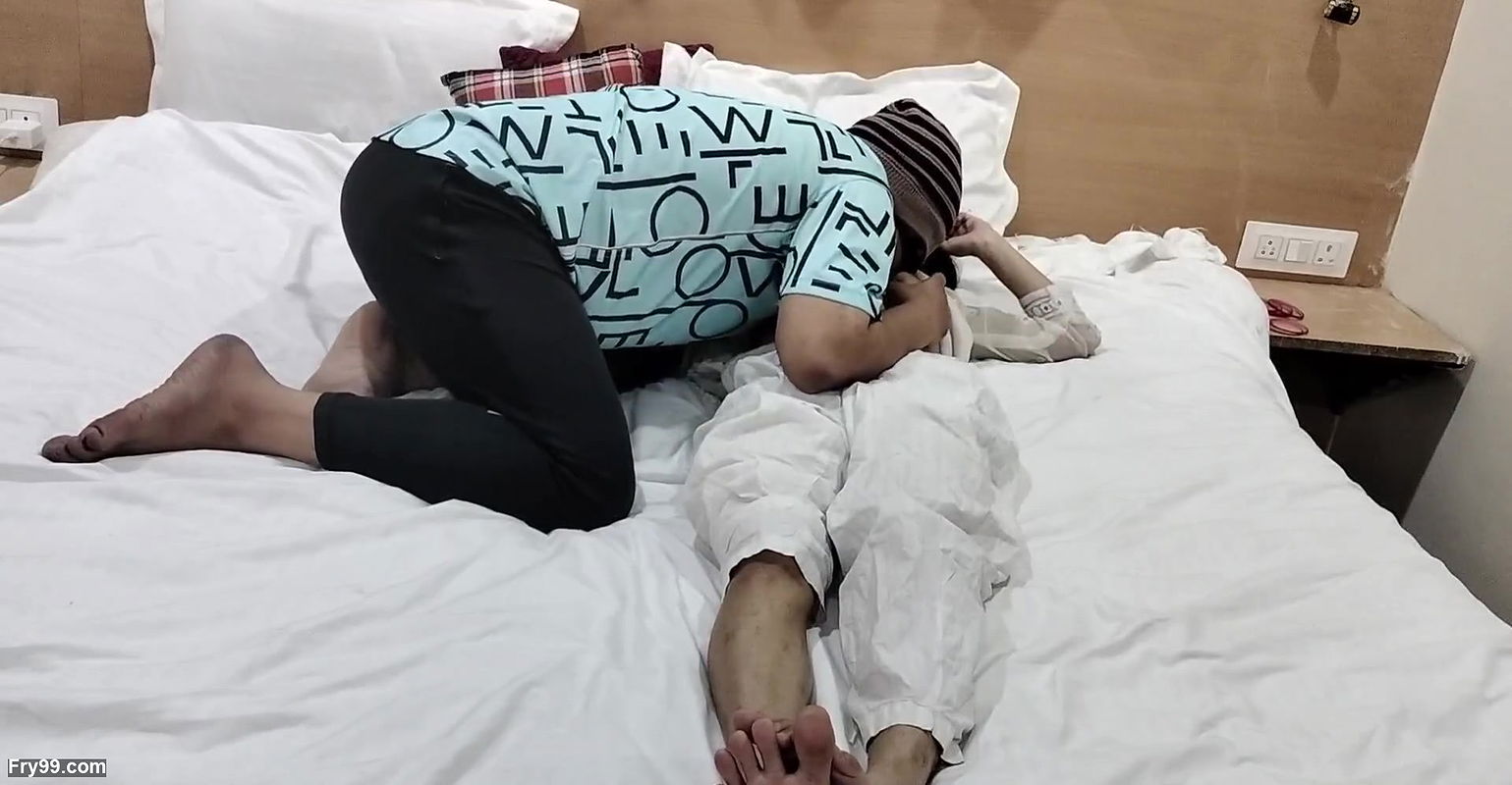 Husband office gya tha bhabhi ne dever ka land liya