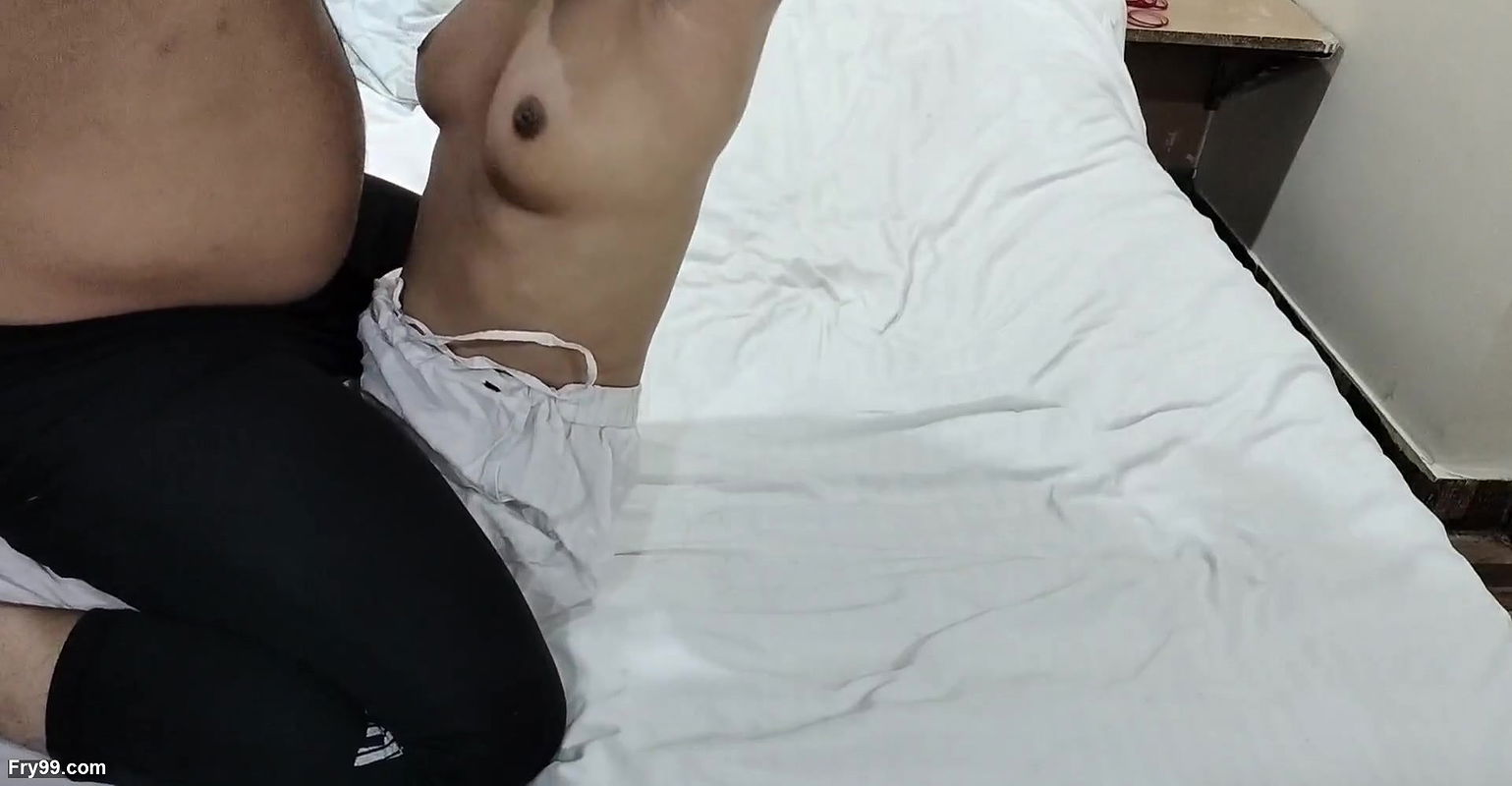 Husband office gya tha bhabhi ne dever ka land liya