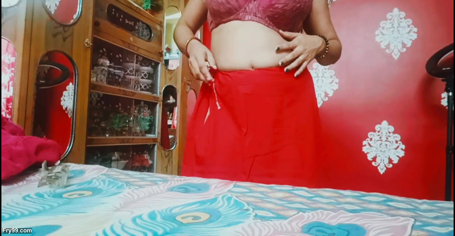 Horny Indian Housewife Lavisha Fingers Her Tight Desi Pussy, Solo MILF Moaning in Homemade Video