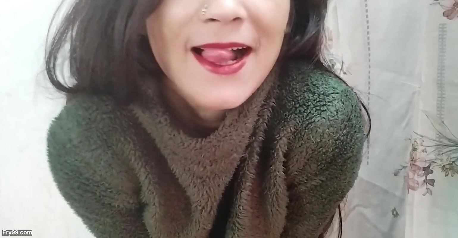 Desi aunty ko paise dekar jabar dasti pela