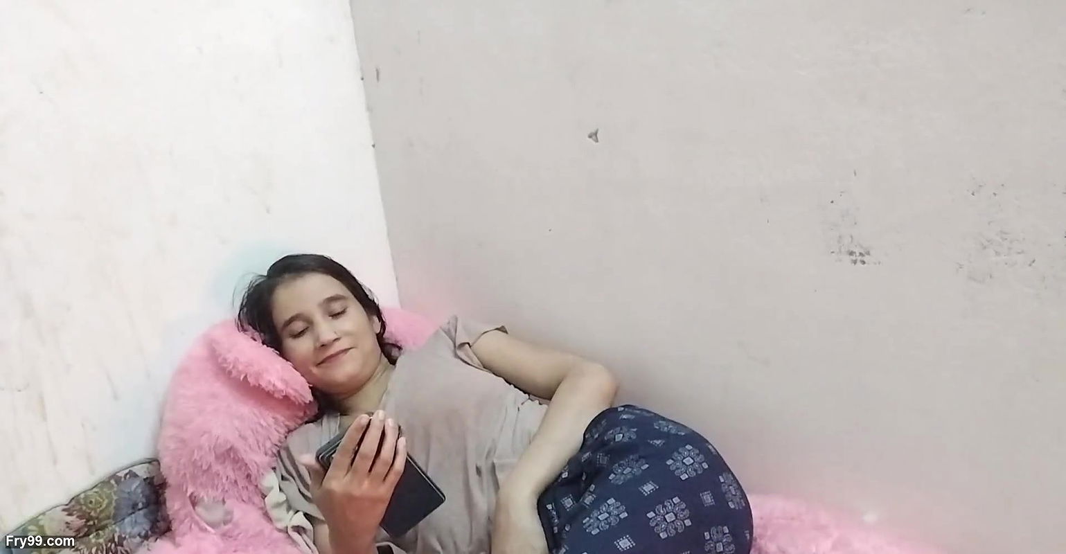 COLLEGE GIRL NE AAPNE BOYFRIEND KO VIDEO CALL PE DIKHAYA