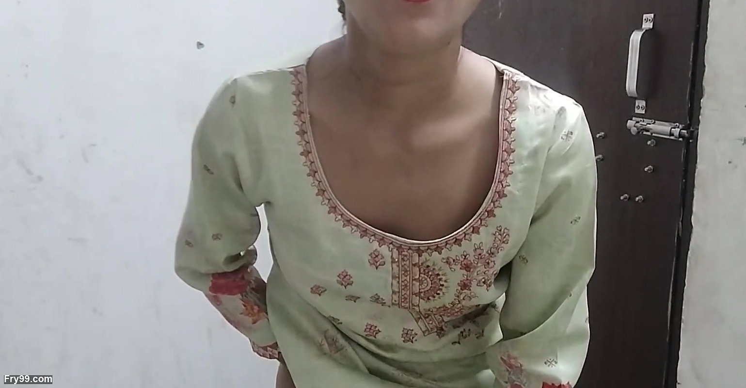 College girl ka bathroom MMS video viral