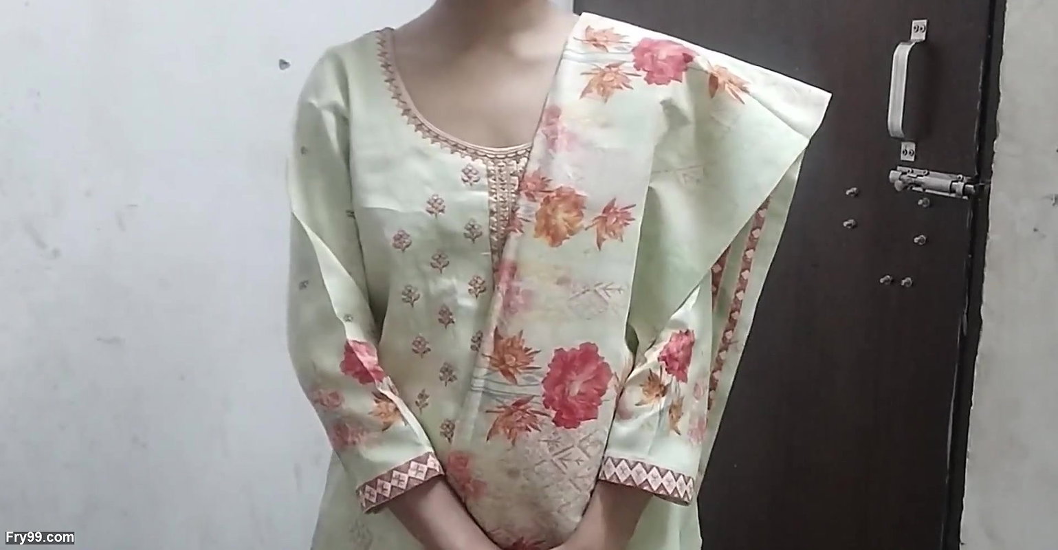 College girl ka bathroom MMS video viral