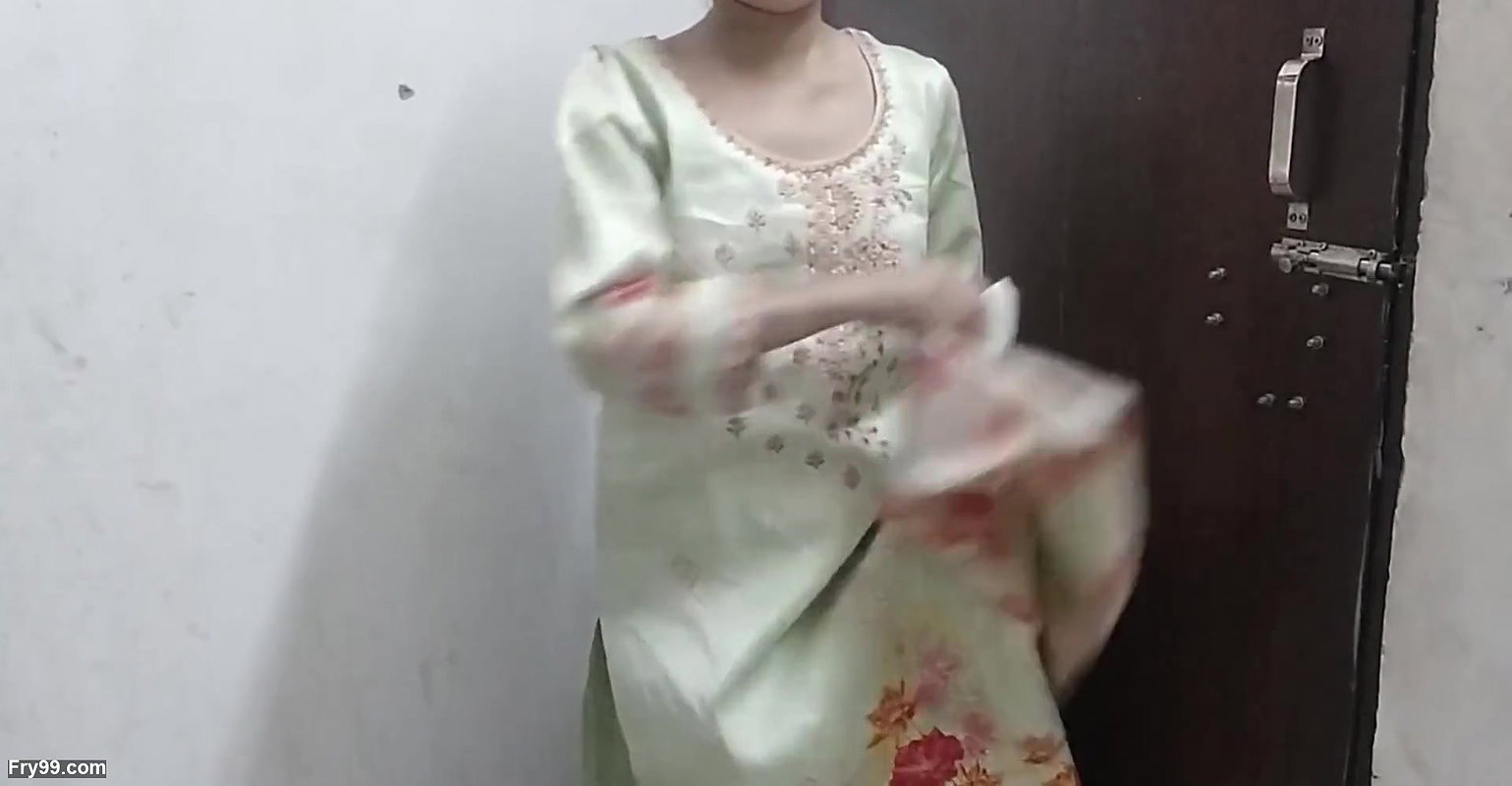 College girl ka bathroom MMS video viral