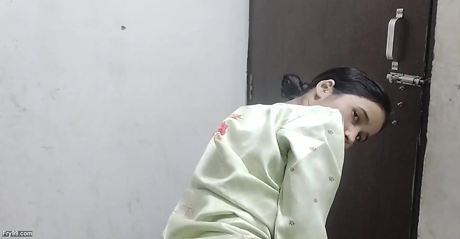 College girl ka bathroom MMS video viral