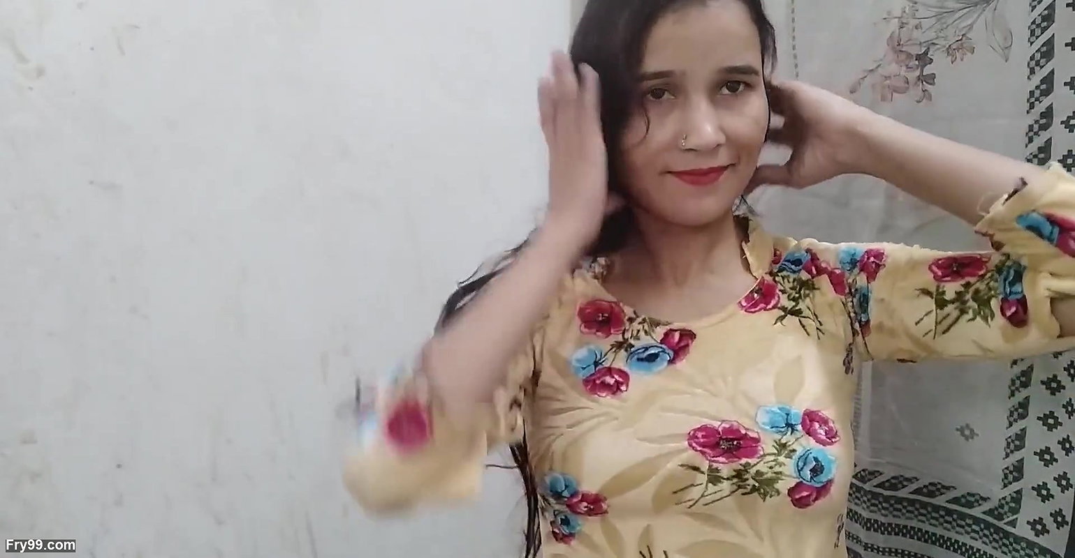 Chachi ko hot kpada pahana kar jabar dasti choda