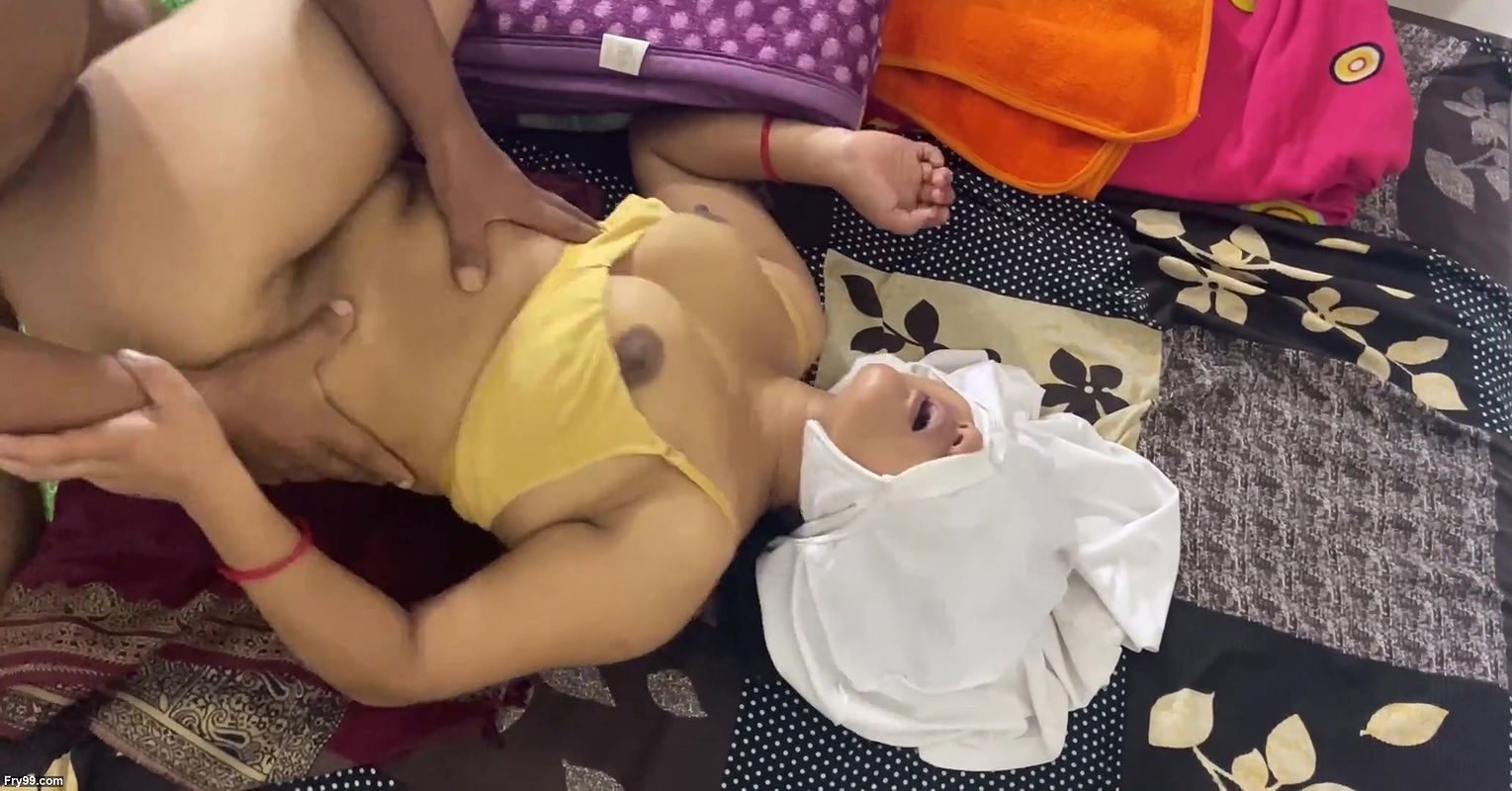 Bhabhi working for kitchen washing plate glas devar come to romance and pussy fuck