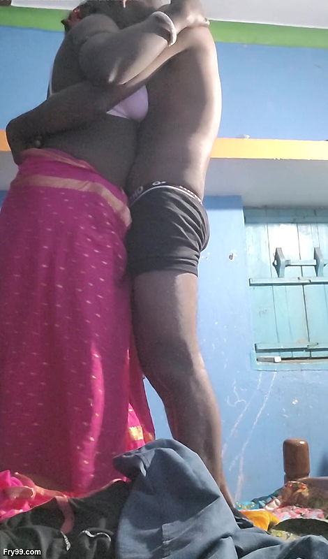 Bhabhi was fucked after applying oil in the village