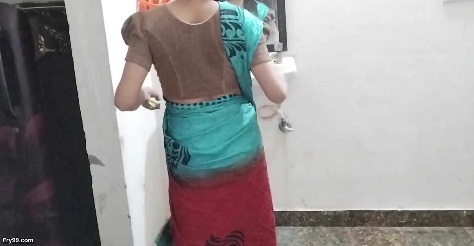 Bhabhi ko paise dekar jabar dasti doodh daba kar pela