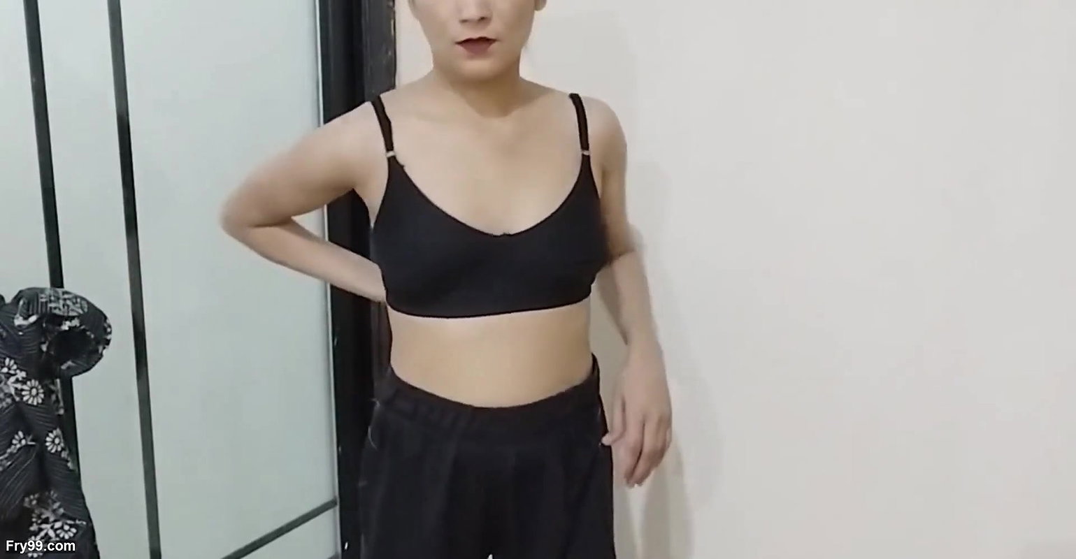 Bathroom me gyi step sister ko jabar dast choda