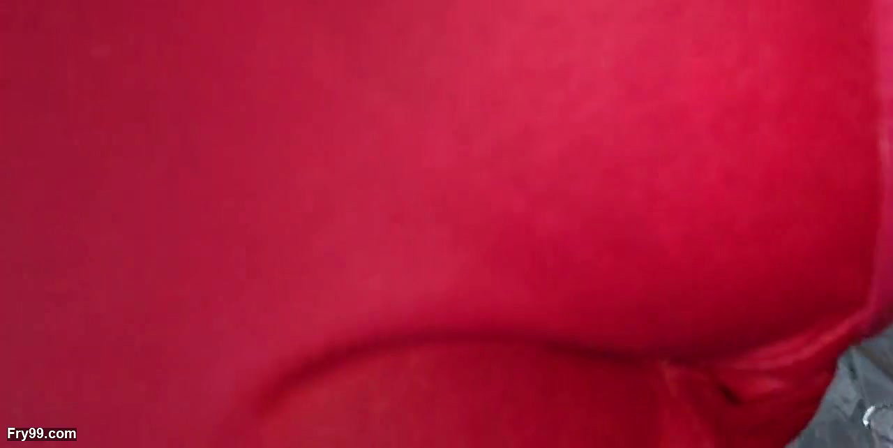 A virgin girl took a bath in the bathroom and made a video in the tone