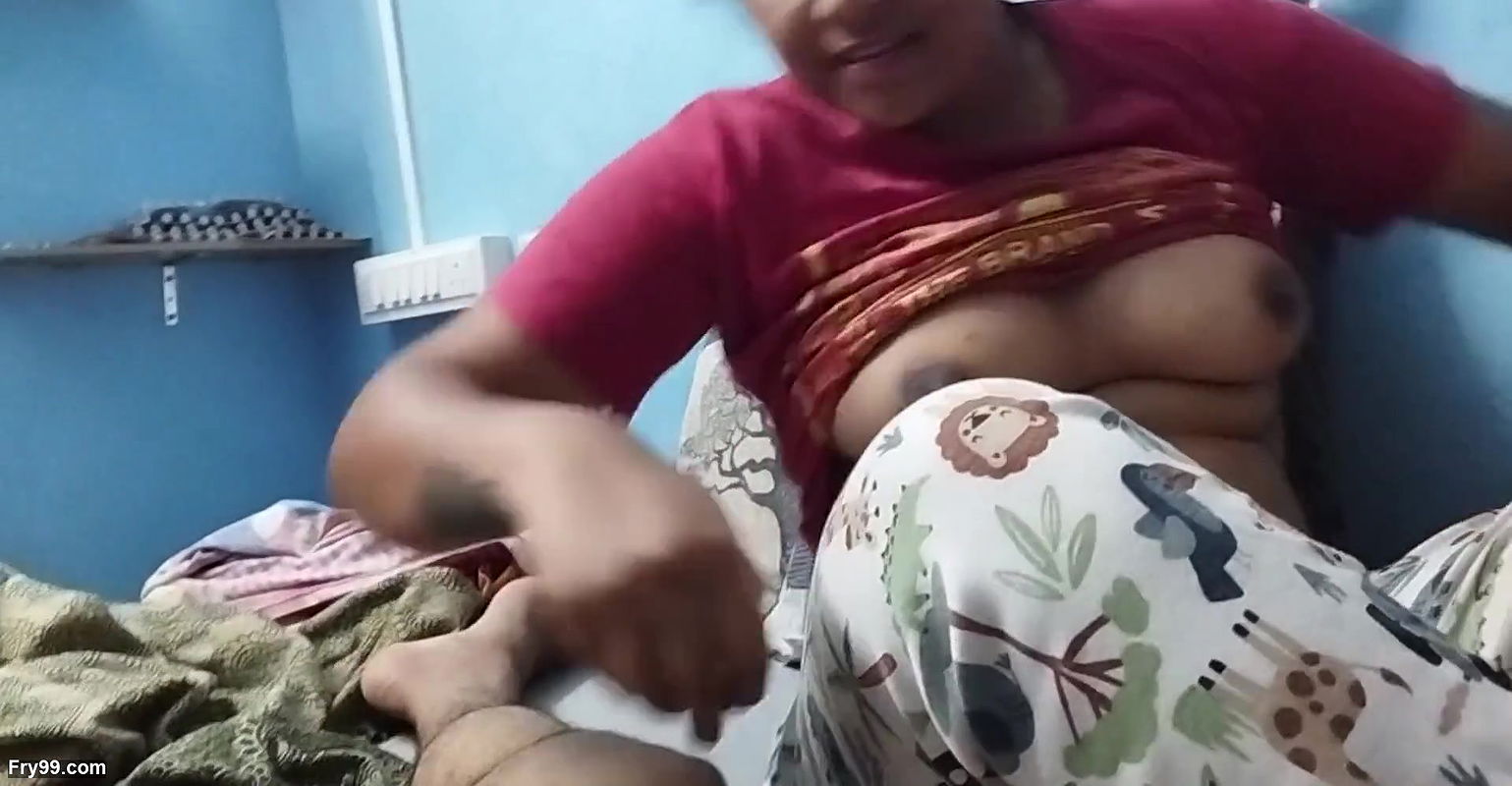 Mallu girl vaishnavy foot job and hand job with pennis kiss and boobs show