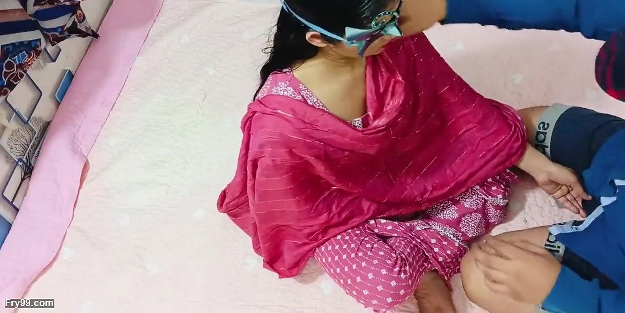 Stepsister ko jabar dasti pakad ke pel diya