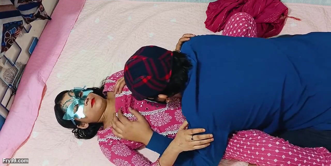 Stepsister ko jabar dasti pakad ke pel diya