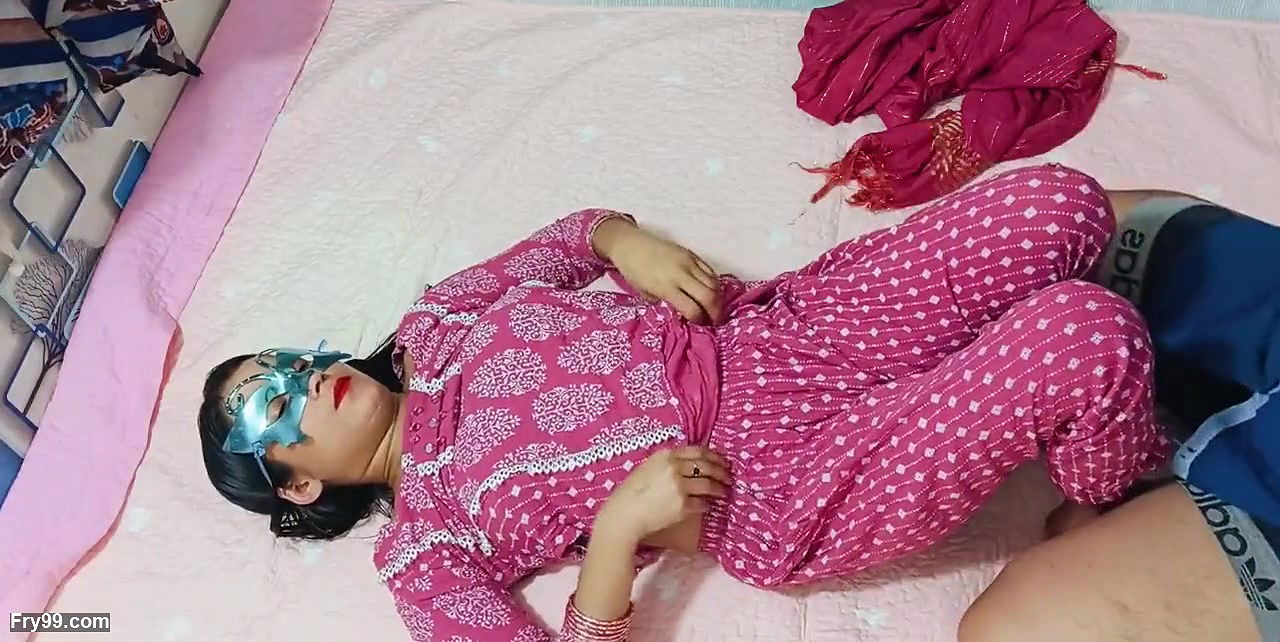 Stepsister ko jabar dasti pakad ke pel diya
