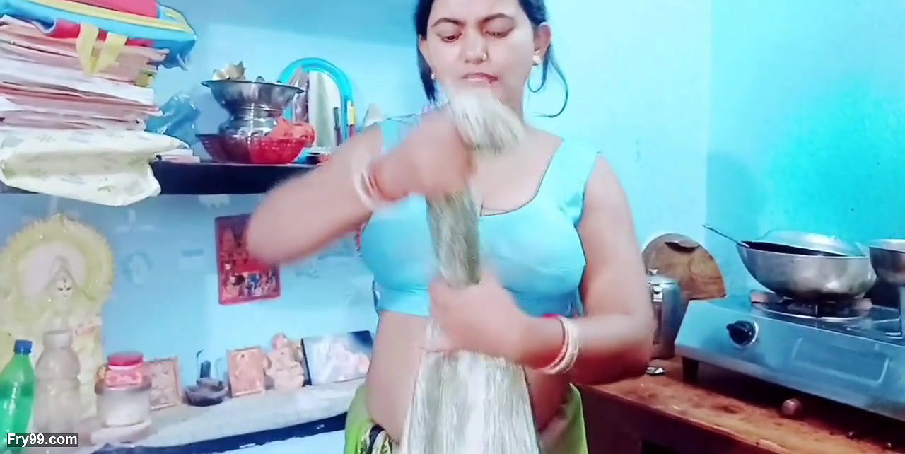 Desi Village girl outdoor first time video