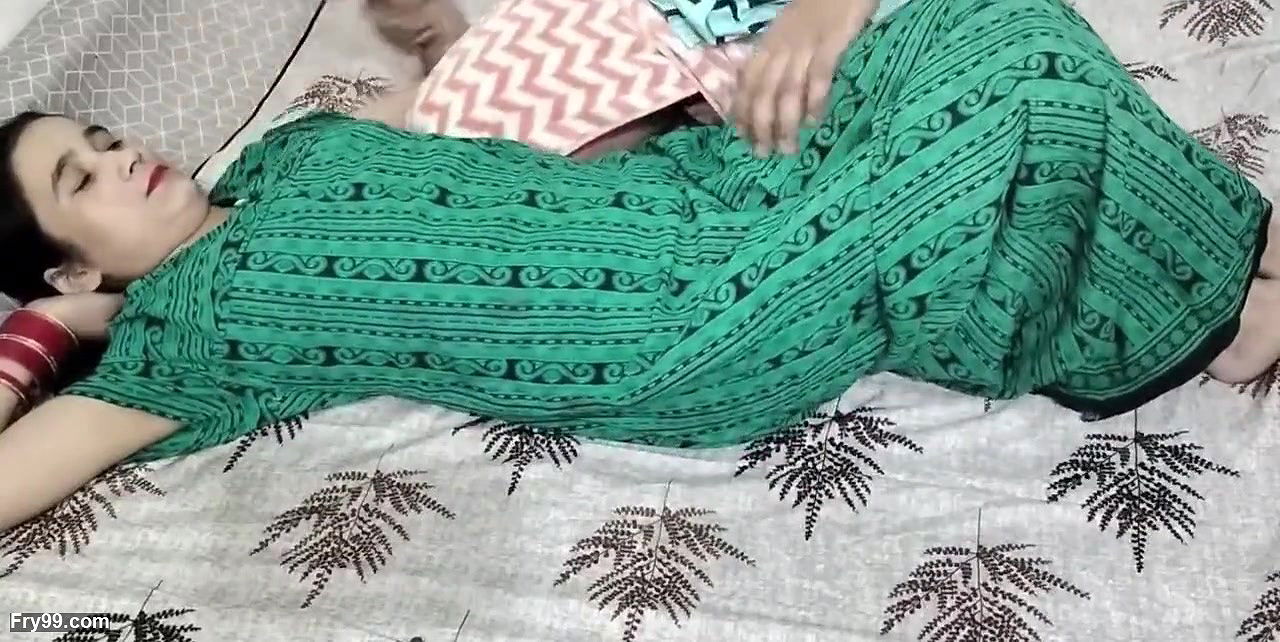 Chachi ke bur me mota land de diya