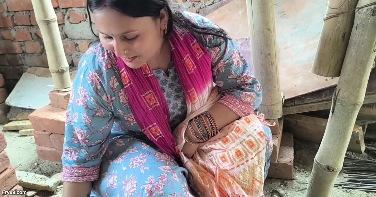 Women labour fuck with labour contractor