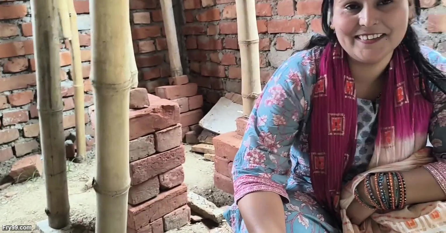 Women labour fuck with labour contractor