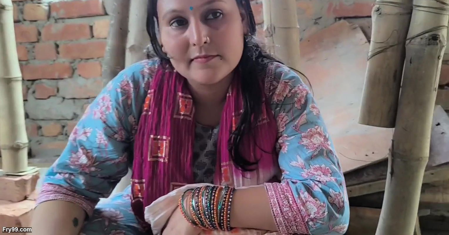 Women labour fuck with labour contractor