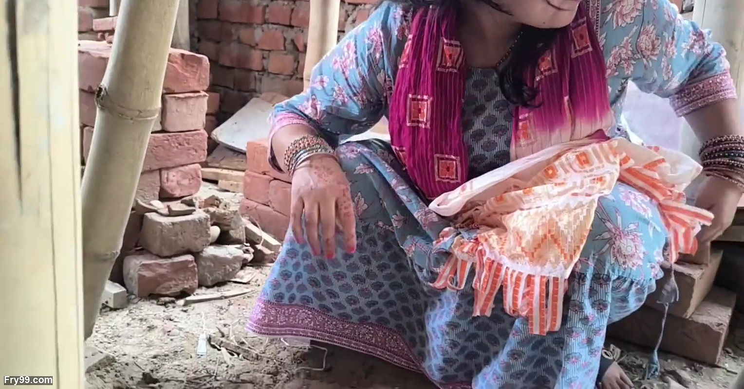 Women labour fuck with labour contractor