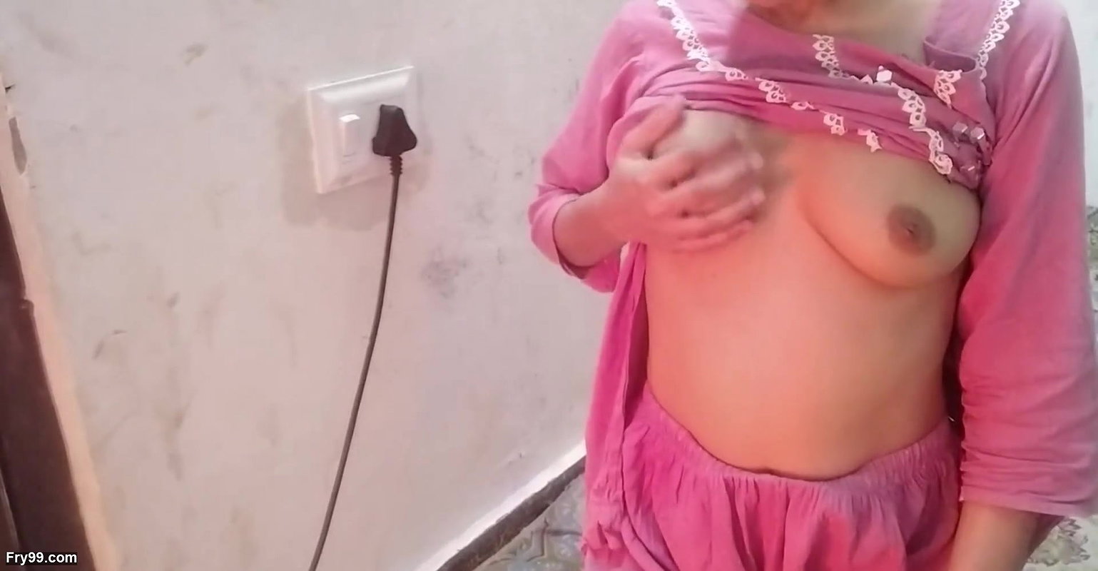 Village girl ko paise dekar jabar dasti pela