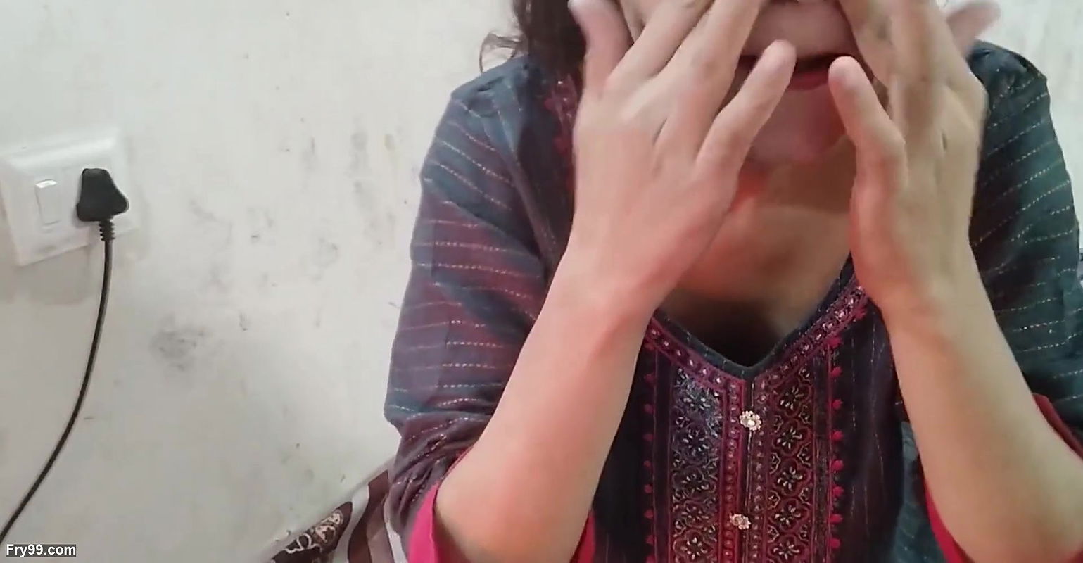 Step sister ko new dress dilwa kar jabar dasti pela