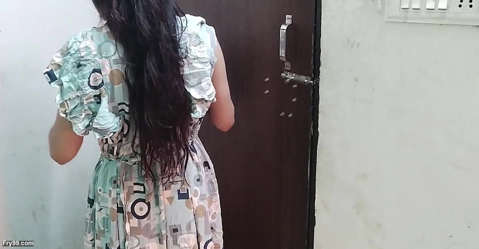 Step sister ko ghar me band kar ke jabar dasti pela