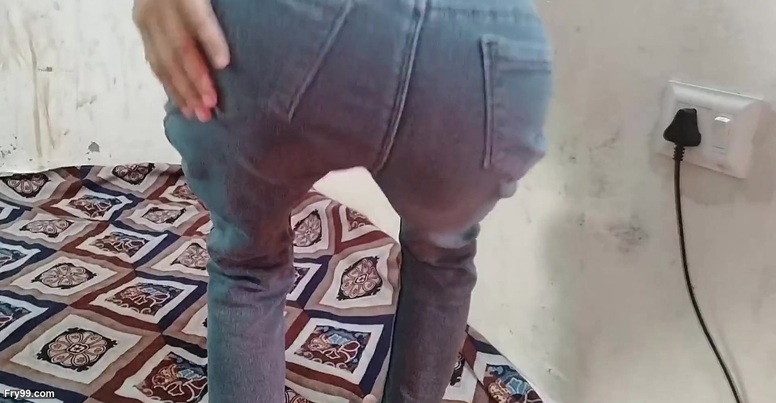 Step brother ne muze paise dekar jabar dasti pela