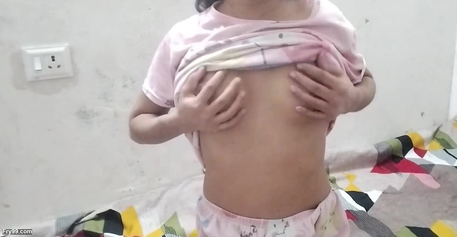 Ghar par aaye padosi ko jabar dasti pakad ke chod diya