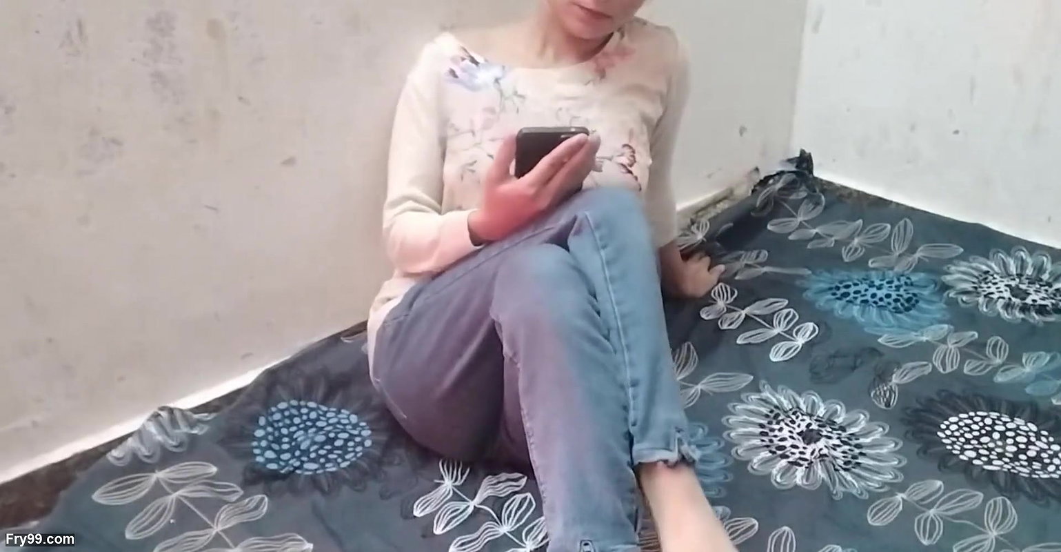 Ghar me akele dekh kar step sister ko choda