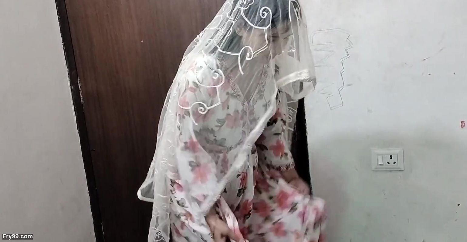 Dost ki step sister ko ghar me band karke pel diya