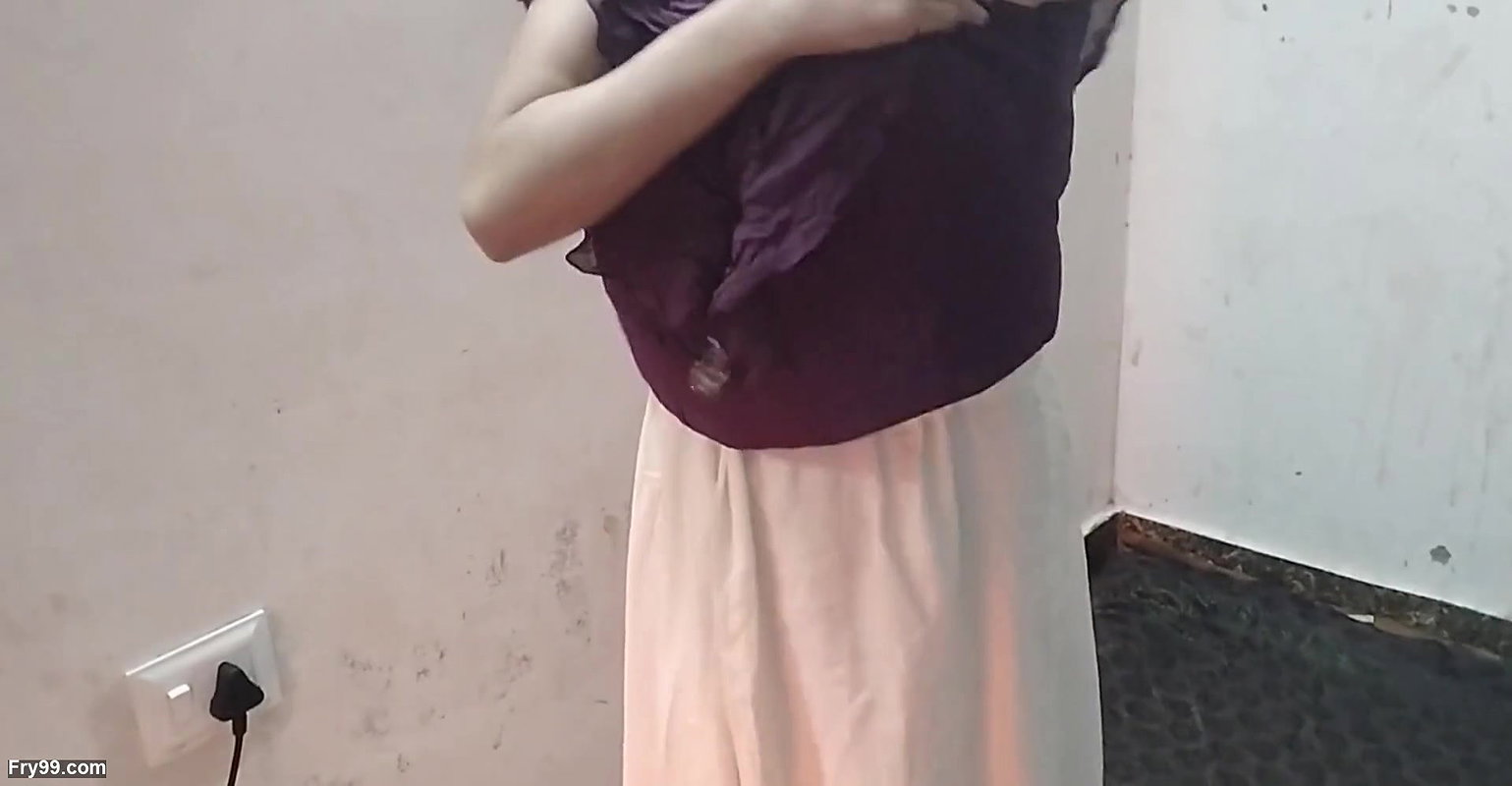 Desi gaao ki larki ko paise dekar hotel le gya